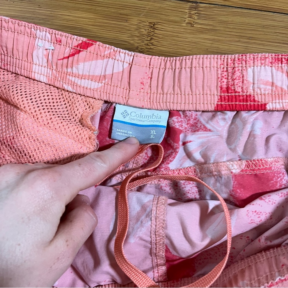 Columbia Sandy River 100% Nylon Athletic Shorts in Coral Floral 5” Inseam - Picture 8 of 15